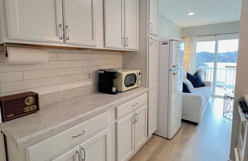 North Shore Condo | Waterfront Condo!