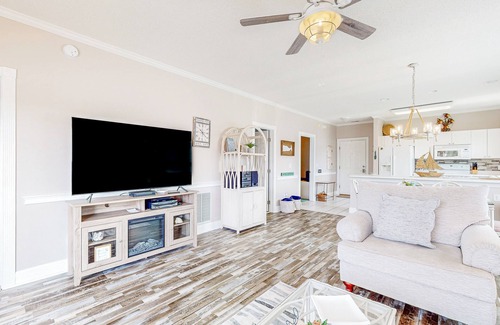 Myrtle Beach Condo | Waterfront condo with pool & private balcony - Golf nearby!