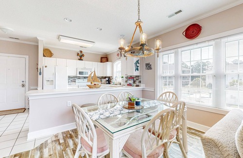 Myrtle Beach Condo | Waterfront condo with pool & private balcony - Golf nearby!
