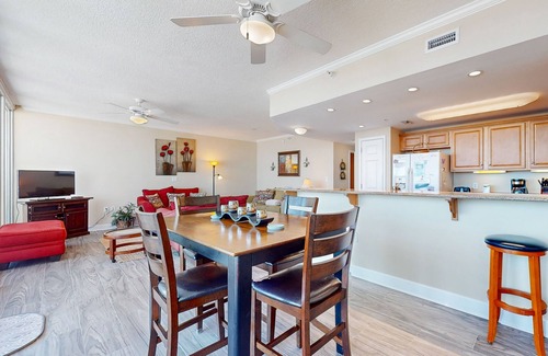 Gulf Shores Condo | Waterfront condo with pool, piers & breathtaking balcony views