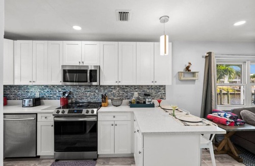 Caloosahatchee Condo | Waterfront Condo with Pool & Boat Slip