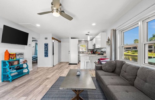 Caloosahatchee Condo | Waterfront Condo with Pool & Boat Slip