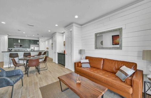 Seven Coves Condo | Waterfront Condo with Pool, Boat Access, Tennis Courts & Fully Equipped Kitchen | Ideal Lake Getaway