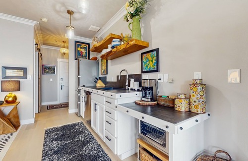 Langley Apartment | Waterfront Condo with Stunning Ocean & Mountain Views – Steps from the Shore