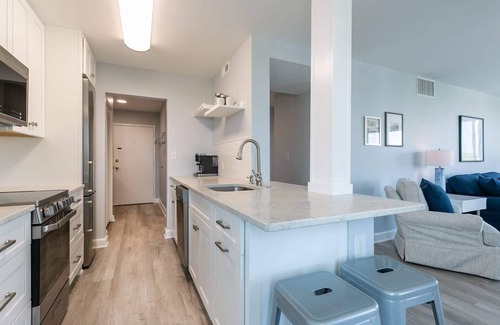 Eastport Condo | Waterfront Condo with Rooftop Pool, Spa Creek Views & Prime Eastport Location with Parking