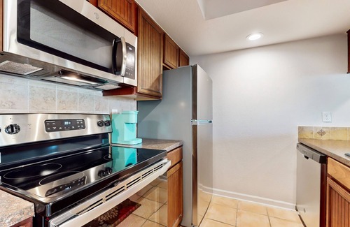 Harbor Oaks Condo | Waterfront condo with bay view, outdoor pool, tennis, dock, balcony, W/D, & AC