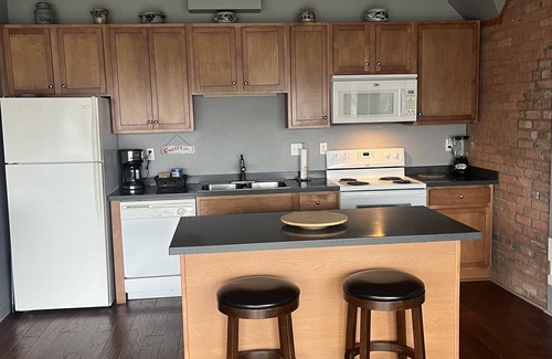 Sandusky Condo | Waterfront Condo with great views of Sandusky Bay & Cedar Point Amusement Park