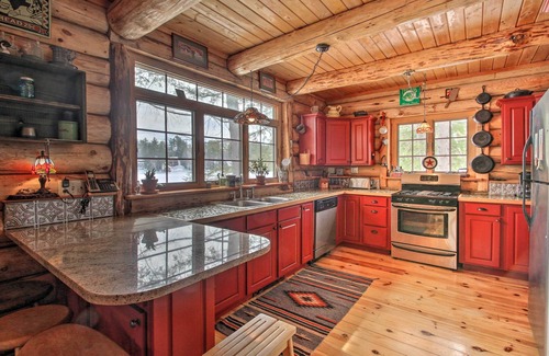 Center Conway House | Waterfront Conway Vacation Rental w/Deck!