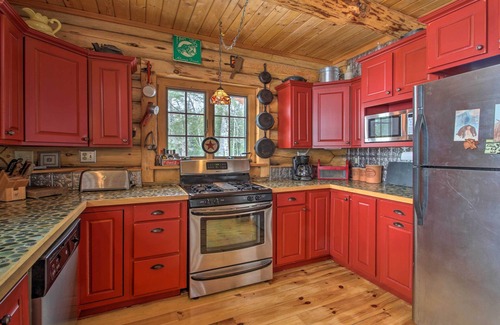 Center Conway House | Waterfront Conway Vacation Rental w/Deck!