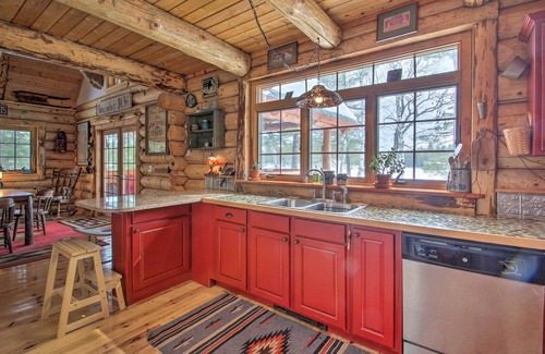 Center Conway House | Waterfront Conway Vacation Rental w/Deck!