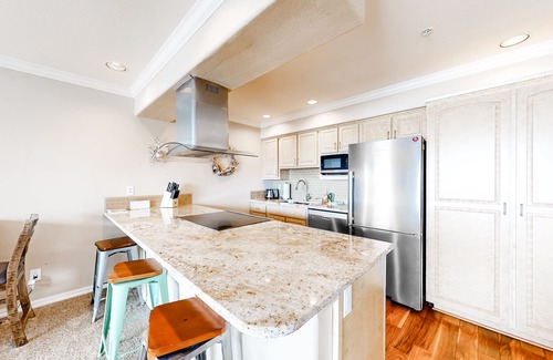 Lincoln City Condo | Waterfront Corner Condo with Fireplace and Ocean Views - Close to Beach & Bay
