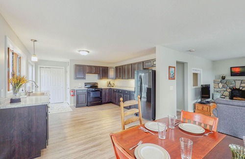 Manset House | Waterfront cottage with large deck- amazing harbor views w/studio add on option