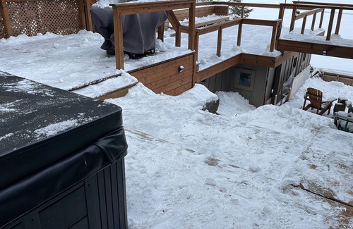 Saint-Hippolyte Ski Chalet | Waterfront cottage 1 hour from Montreal