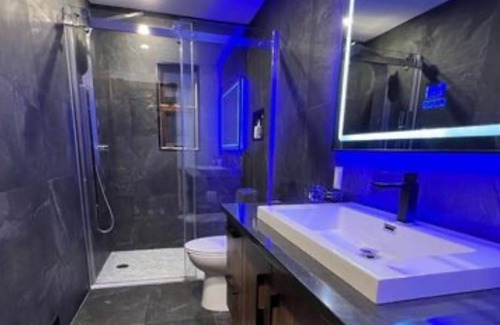 Saint-Hippolyte Ski Chalet | Waterfront cottage 1 hour from Montreal
