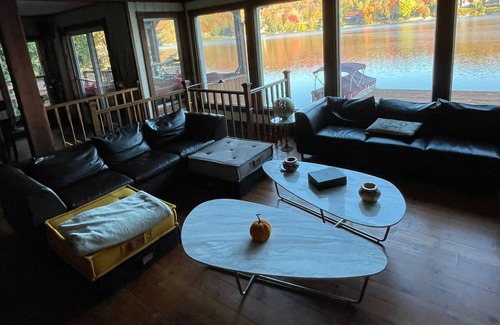 Saint-Hippolyte Ski Chalet | Waterfront cottage 1 hour from Montreal