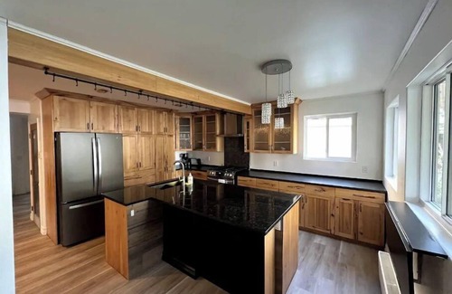 Carrying Place Cottage | Waterfront Cottage facing Lake Ontario with 3 bedrooms, two bathrooms
