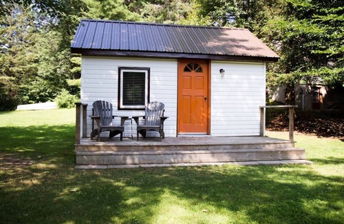Norland Cottage | Waterfront cottage & Bunkie on a big lot!