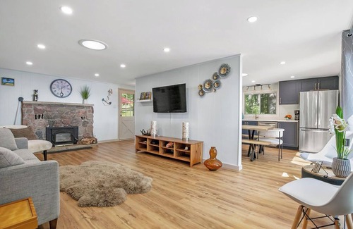 Bobcaygeon Cottage | Waterfront Cottage on Kawartha Lakes with the Hot Tub
