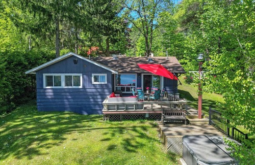 Bobcaygeon Cottage | Waterfront Cottage on Kawartha Lakes with the Hot Tub