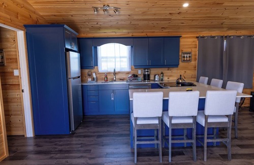 Lakeside Cottage | Waterfront cottage with private dock and Kayaks. 5 minutes to Lakeside Beach.