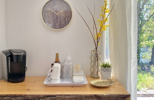 Baddow Cottage | Waterfront Cottage with a Touch of Luxury in Historic Fenelon Falls