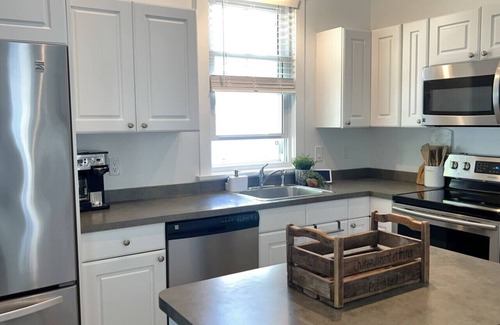 Cherry Valley Cottage | Waterfront Cottage in Gated community resort.
