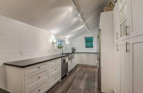 Innisfil Cottage | Waterfront Cottage | 1hr from Toronto