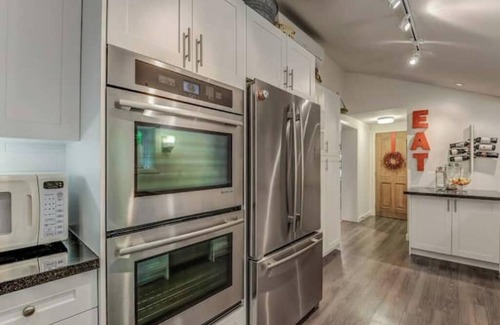 Innisfil Cottage | Waterfront Cottage | 1hr from Toronto