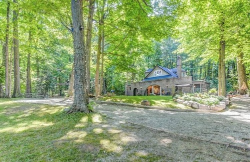 Innisfil Cottage | Waterfront Cottage | 1hr from Toronto