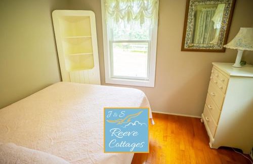 Aquebogue House | Waterfront Cottage 4