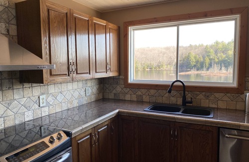 Bracebridge Cottage | Waterfront cottage on quiet Spence lake Muskoka