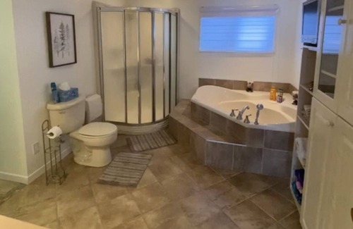 Chertsey Cabin | WATERFRONT COTTAGE