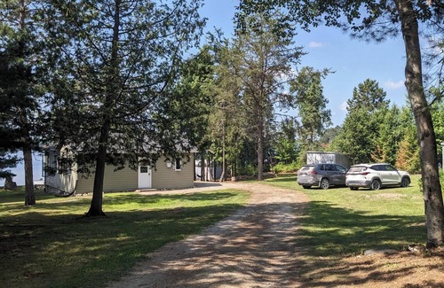 Abitibi-Temiscamingue Cottage | Waterfront cottage perfect for kids in charming Fugereville