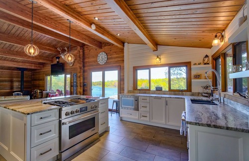 Georgian Bay Cottage | Waterfront Cottage on Georgian Bay near Honey Harbour