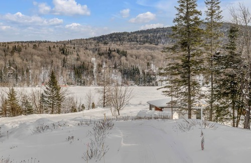 Lac Beauport Cottage | Waterfront cottage near hiking and biking trails