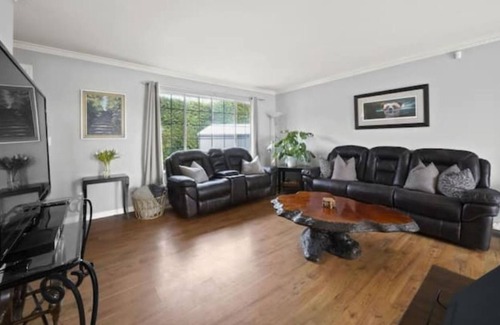 Maple Ridge House | Waterfront Cottage w/ Hot Tub and Sauna