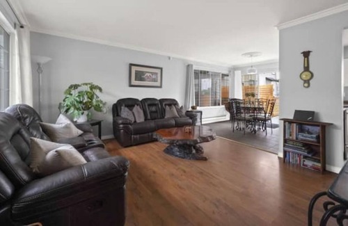 Maple Ridge House | Waterfront Cottage w/ Hot Tub and Sauna