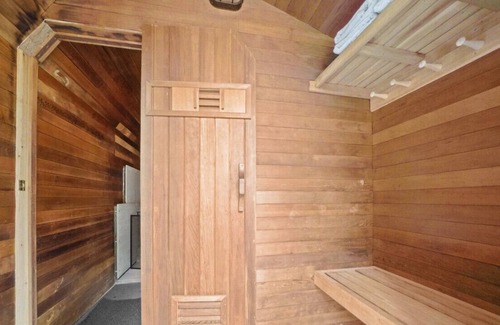 Maple Ridge House | Waterfront Cottage w/ Hot Tub and Sauna