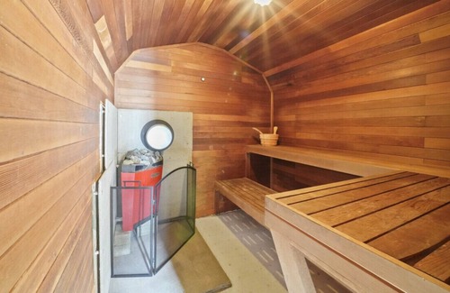 Maple Ridge House | Waterfront Cottage w/ Hot Tub and Sauna