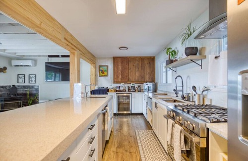 Quinte West Cottage | Waterfront Cottage w/Swim Spa, BBQ, & Boat Dock