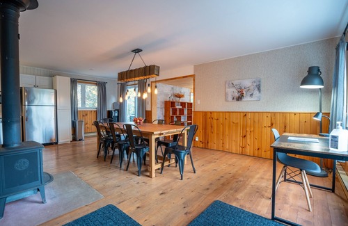 Saint Zenon Ski Chalet | Waterfront cottage and spa