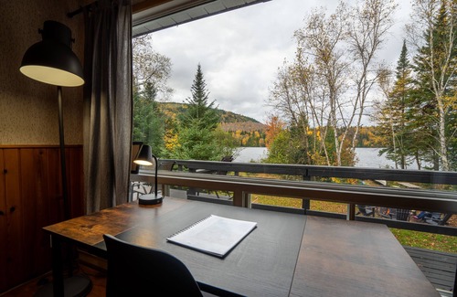 Saint Zenon Ski Chalet | Waterfront cottage and spa