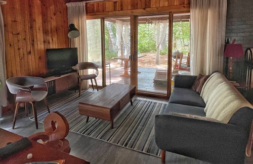 Val-des-Bois Ski Chalet | Waterfront Cottage - mix of forest and sandy beach 80km from Ottawa’s Parliament