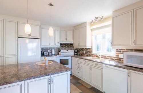 Val-des-Lacs House | Waterfront cottage Lac Quenouille