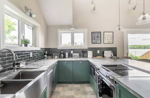Bobcaygeon Cottage | Waterfront Cottage Escape with Stunning Views of Little Bald Lake