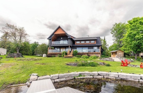 Bobcaygeon Cottage | Waterfront Cottage Escape with Stunning Views of Little Bald Lake