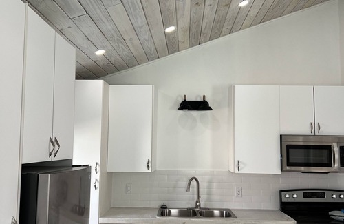Alice Town Cottage | Waterfront Cottage in a Bimini oasis