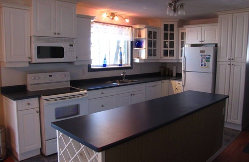 Wellington Cottage | Waterfront Cottage in Prince Edward County - Close to Wellington and Wineries