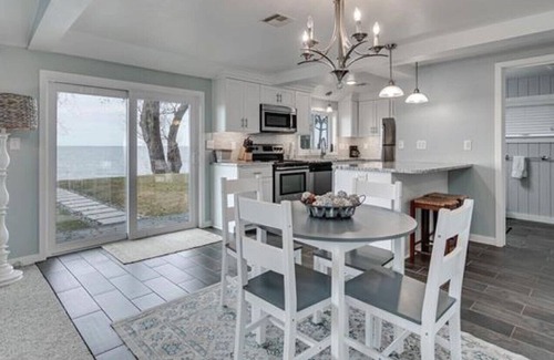 Luxemburg Cottage | WATERFRONT Cottage in Door County, SLEEPS 7