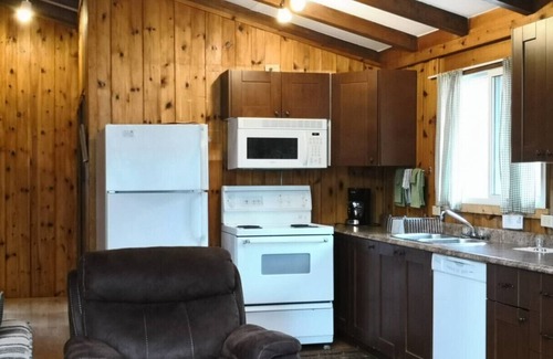 Seguin Cottage | Waterfront Cottage near Muskoka - Superior 3 bedroom Cottage with Private Dock